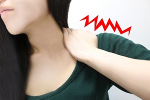 【症例】首～肩のハリと頭痛（４４歳　女性）
